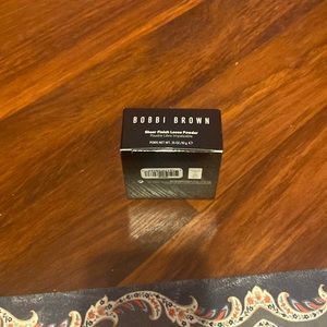Bobbi Brown Sheer Finish Loose Powder Soft Honey  0.31oz/9g